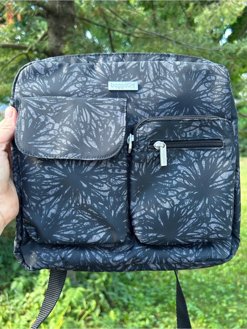 Baggallini Purse Crossbody Black Gray Floral Print Travel Pocket Lightweight Bag